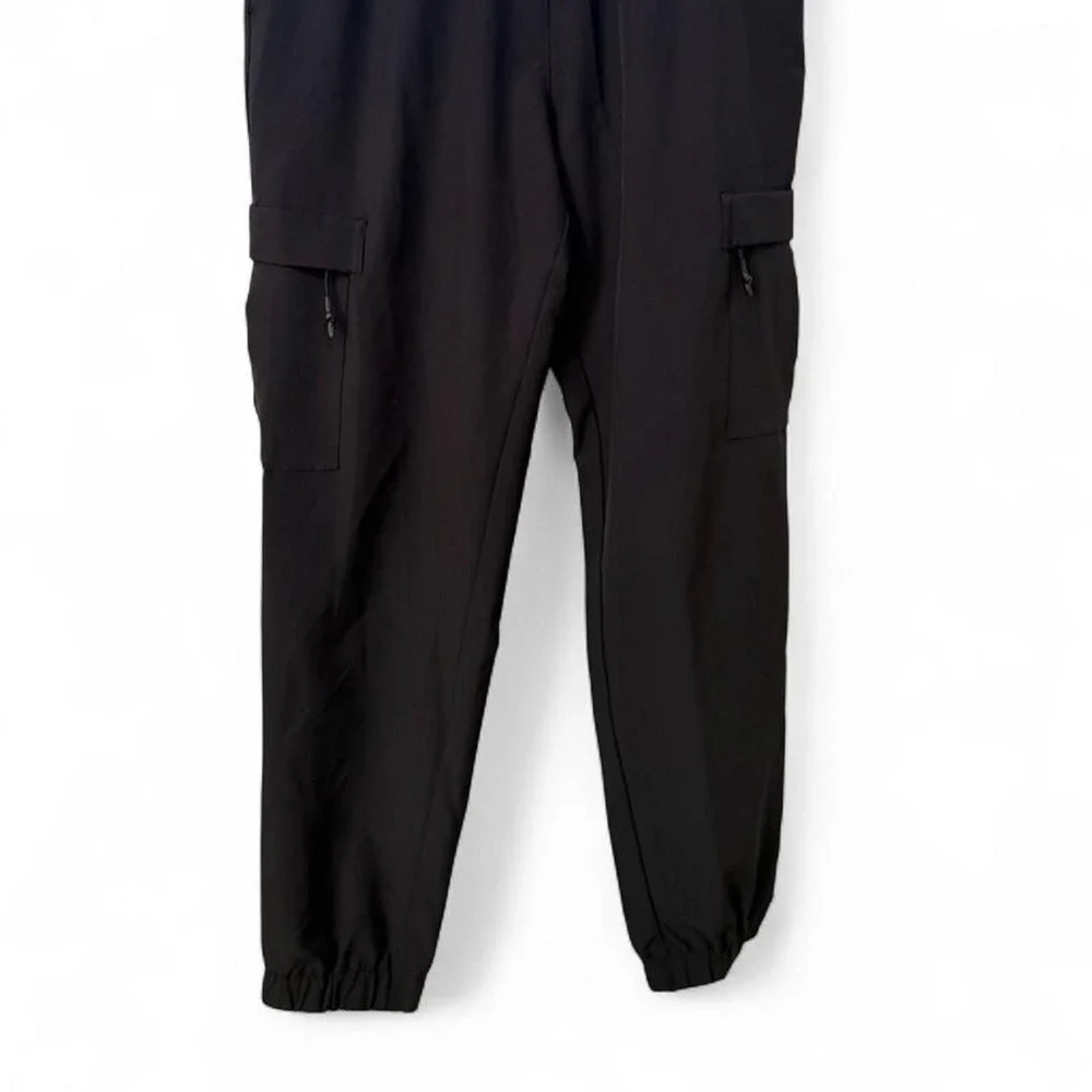 Mondetta black cargo joggers with zipper pockets and cuffs. Size S